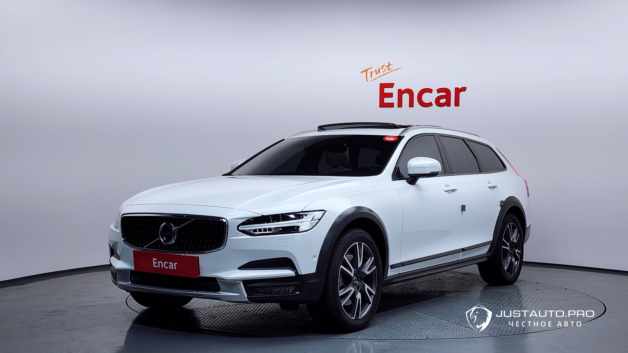 Автомобиль Volvo V90