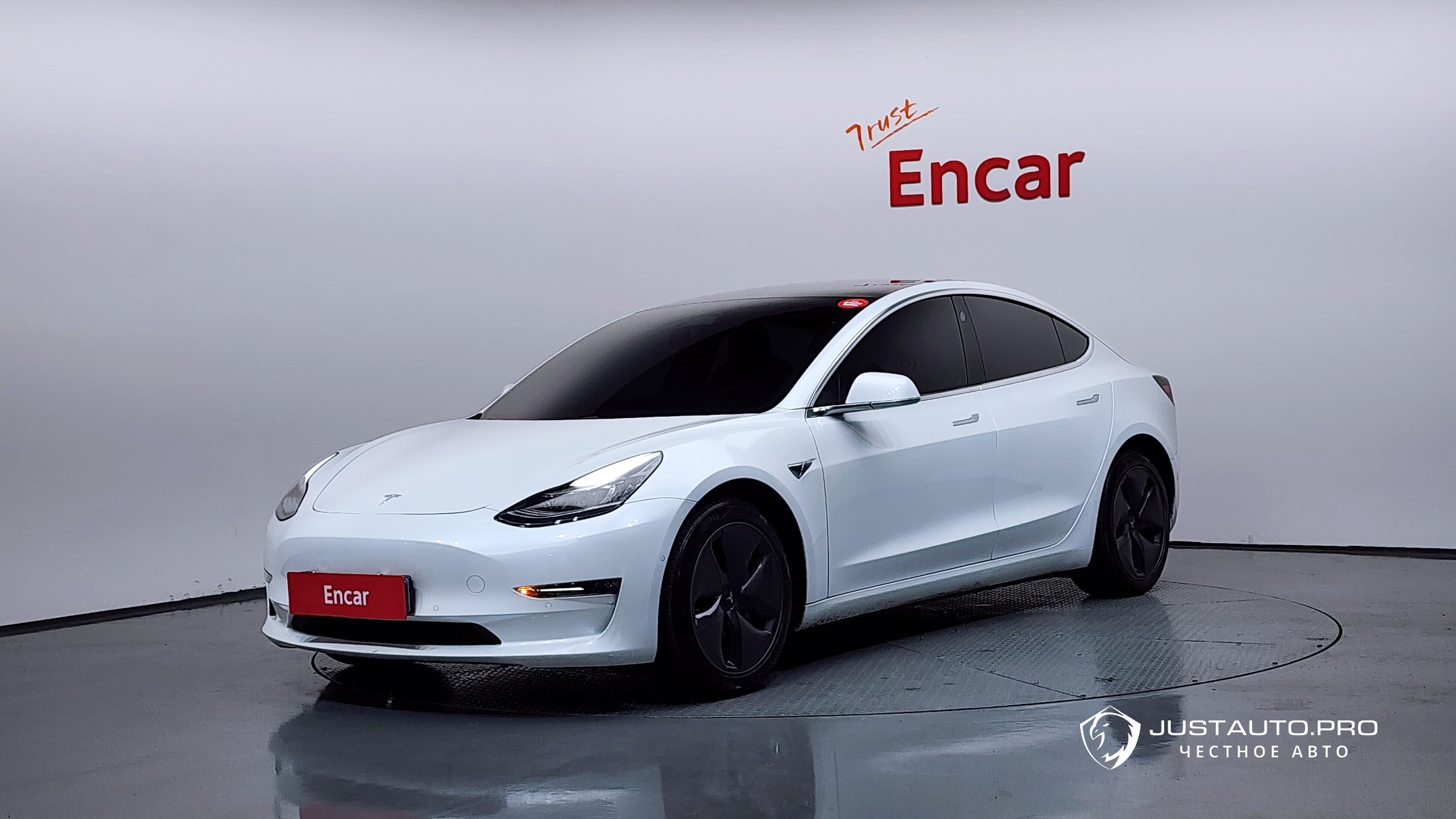 Автомобиль Tesla Model 3