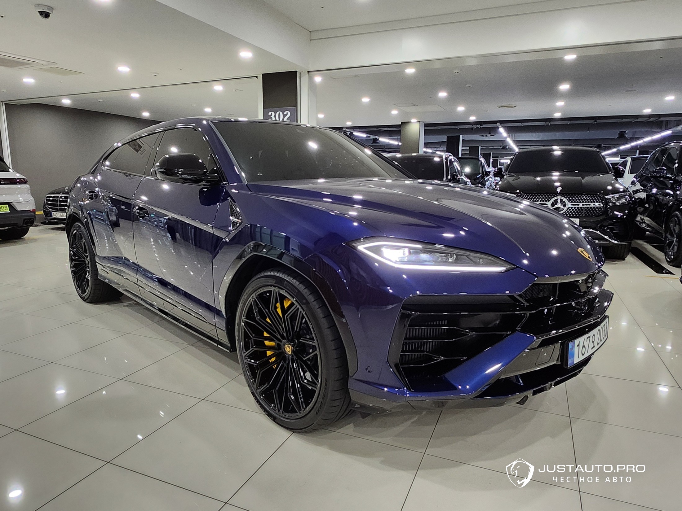 Автомобиль Lamborghini Urus