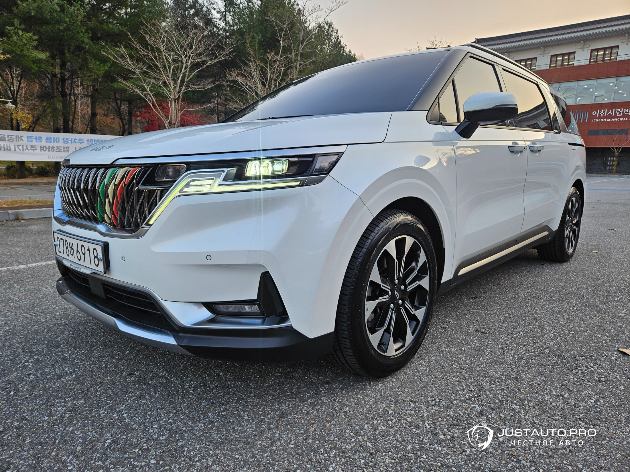 Автомобиль Kia Canival