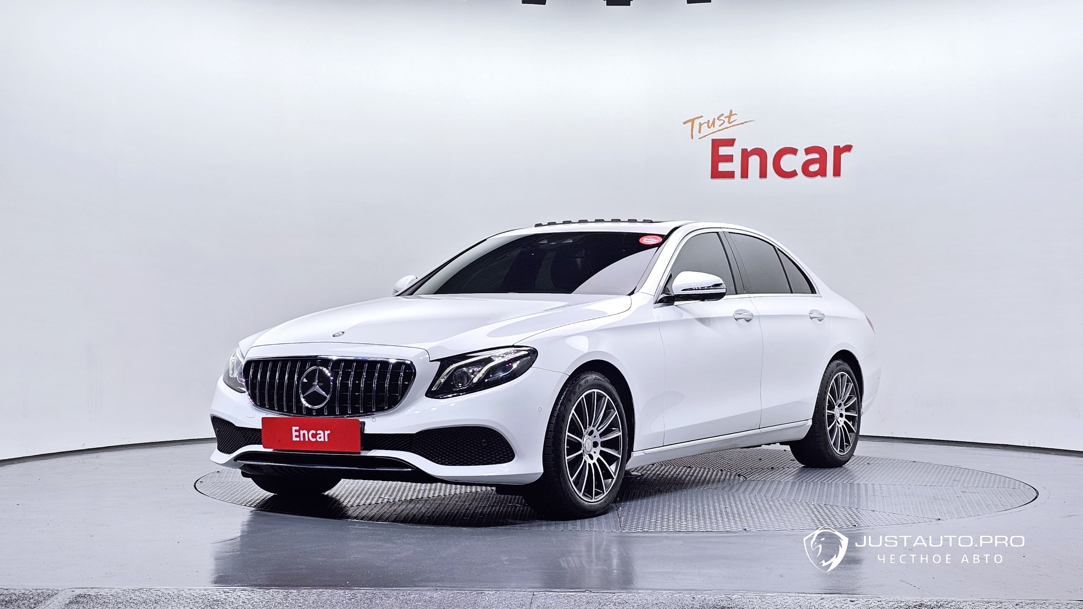 Автомобиль Mercedes-Benz E-Class