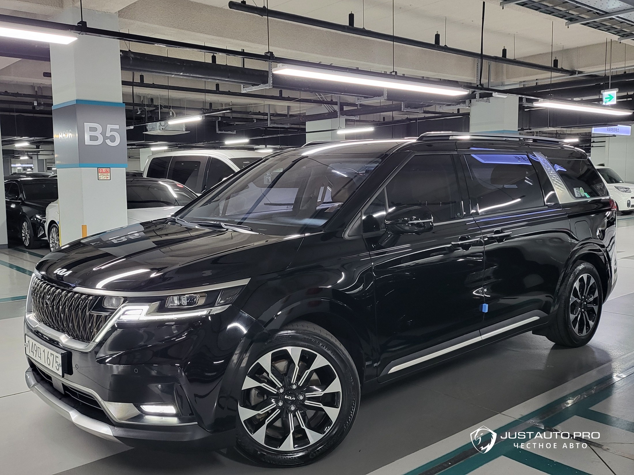 Автомобиль Kia Canival