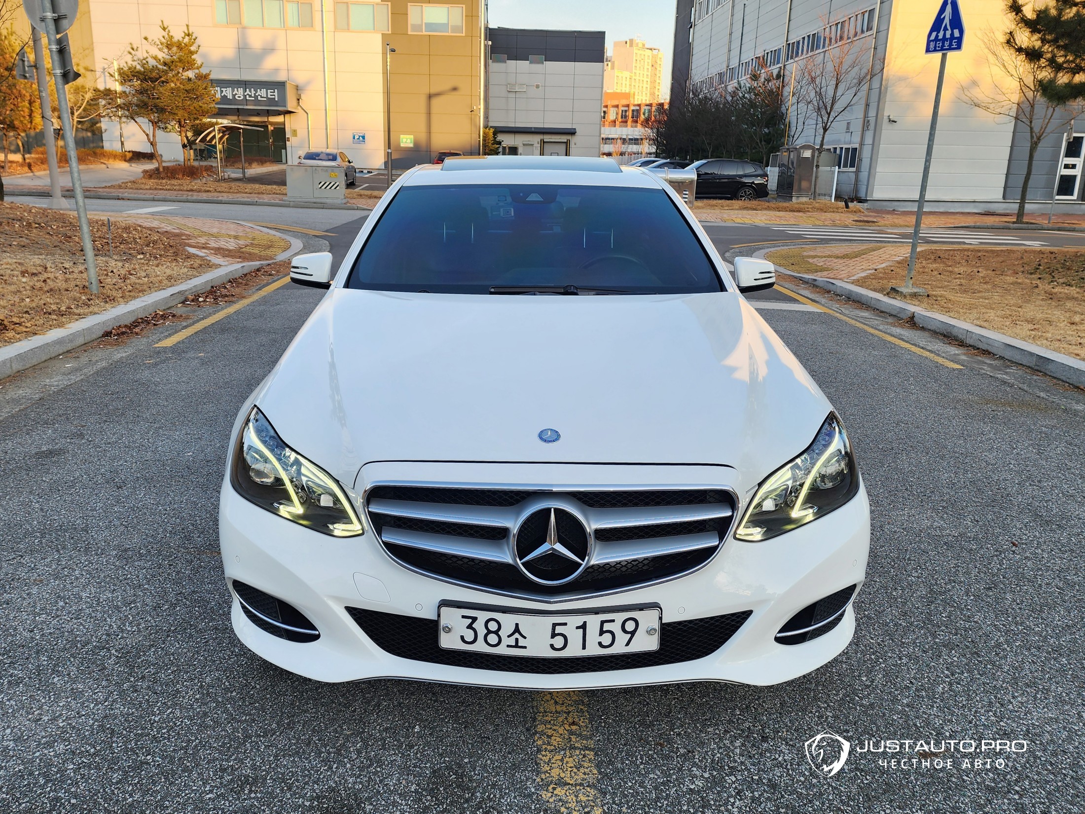 Автомобиль Mercedes-Benz E-Class