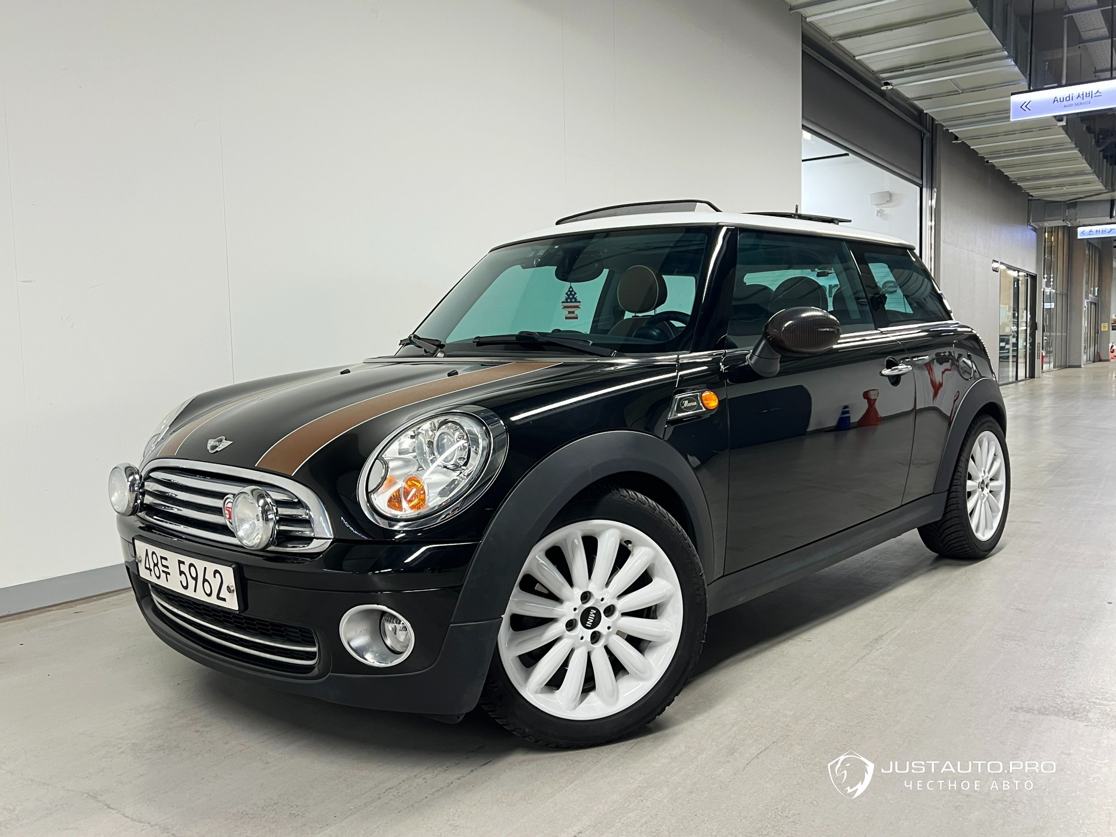 Автомобиль Mini Cooper