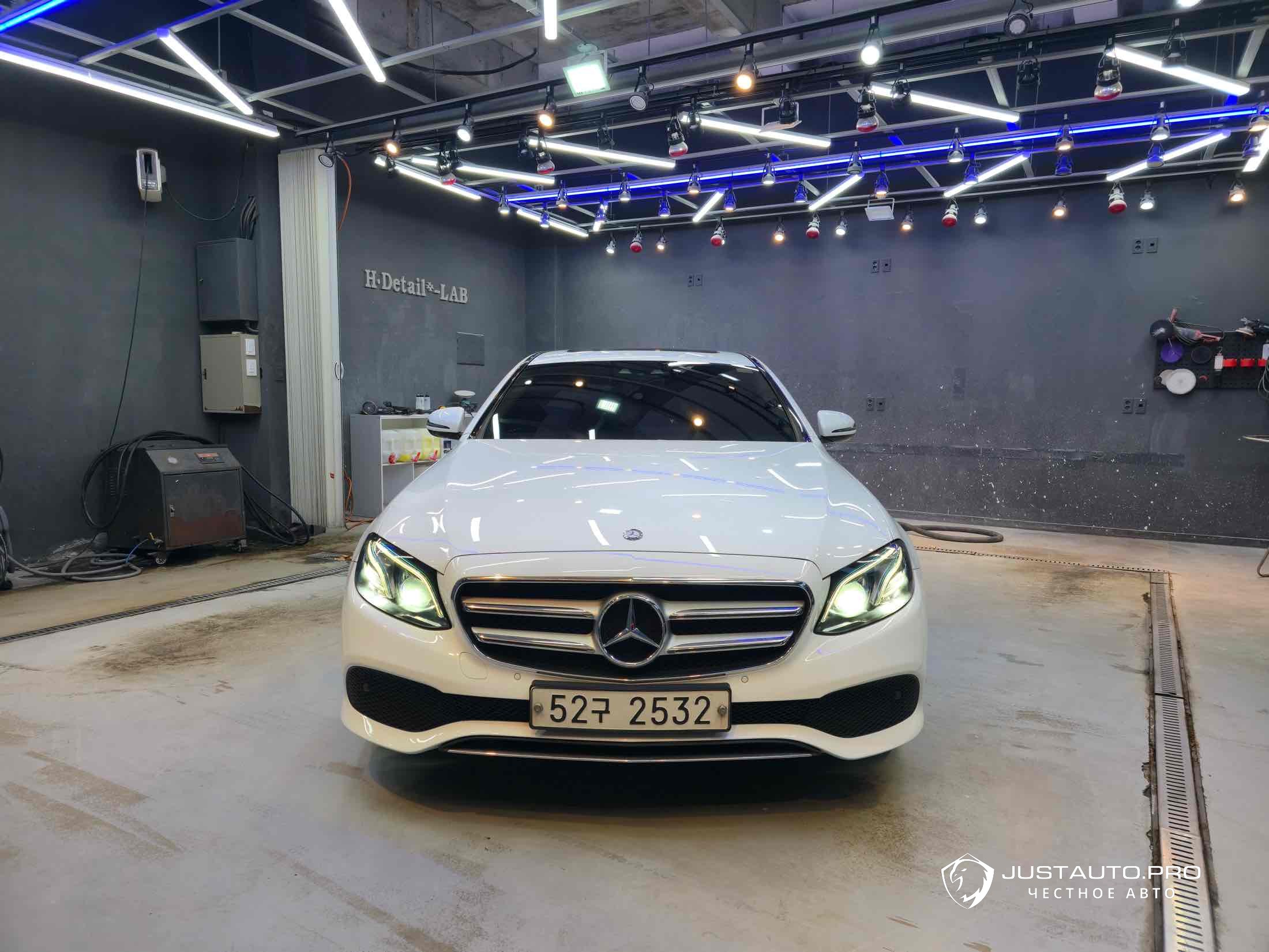 Автомобиль Mercedes-Benz E-Class