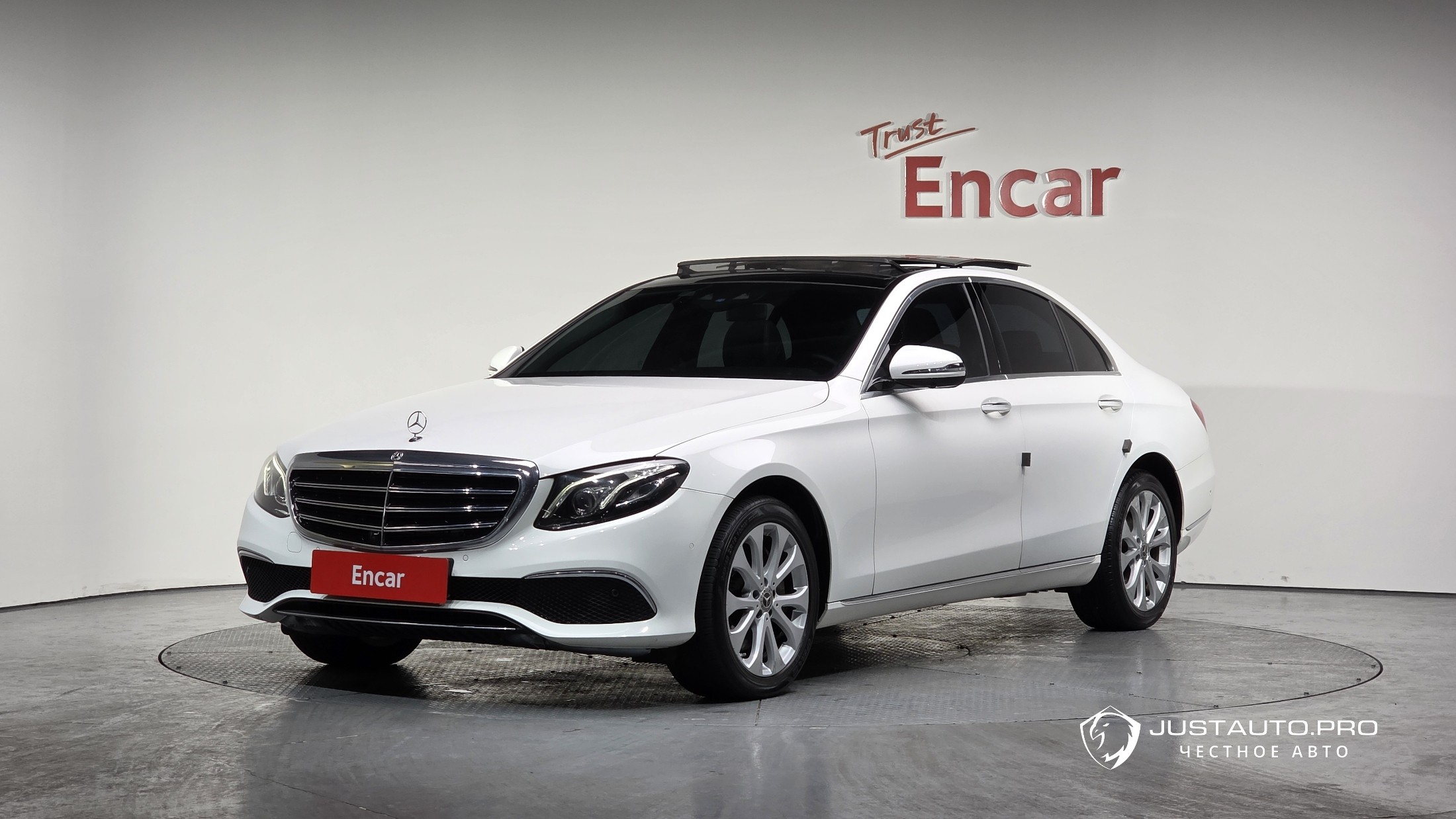 Автомобиль Mercedes-Benz E-Class