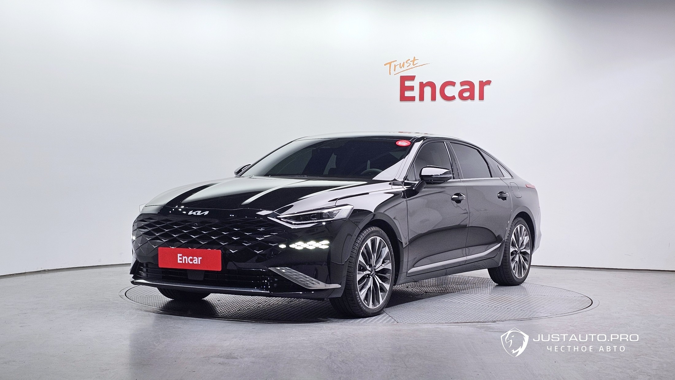 Автомобиль Kia K8