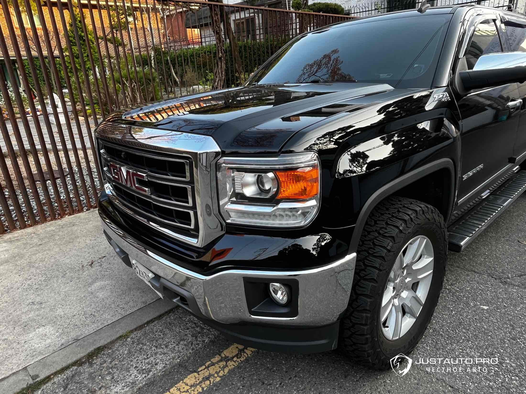 Автомобиль GMC Sierra