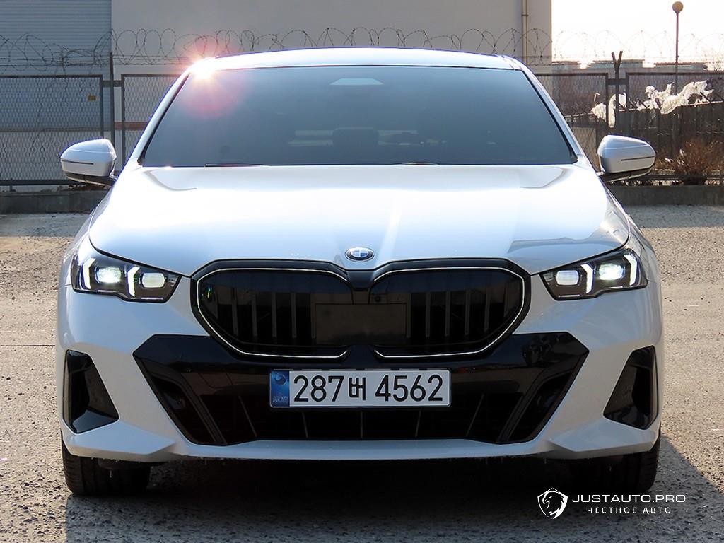 Автомобиль BMW 5-Series