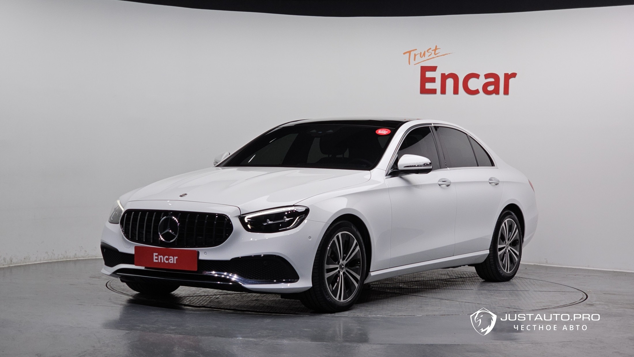 Автомобиль Mercedes-Benz E-Class