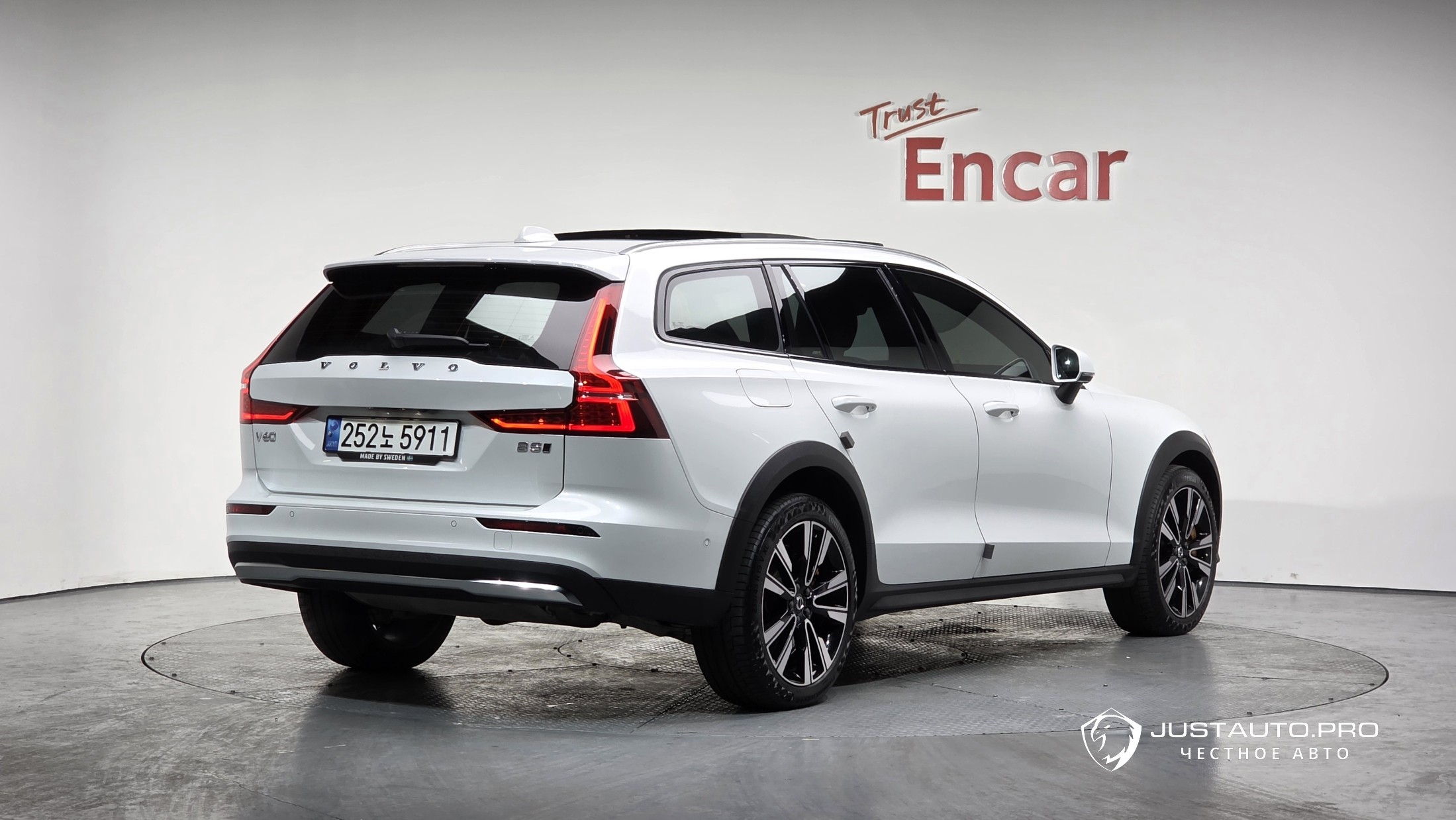 Автомобиль Volvo V60
