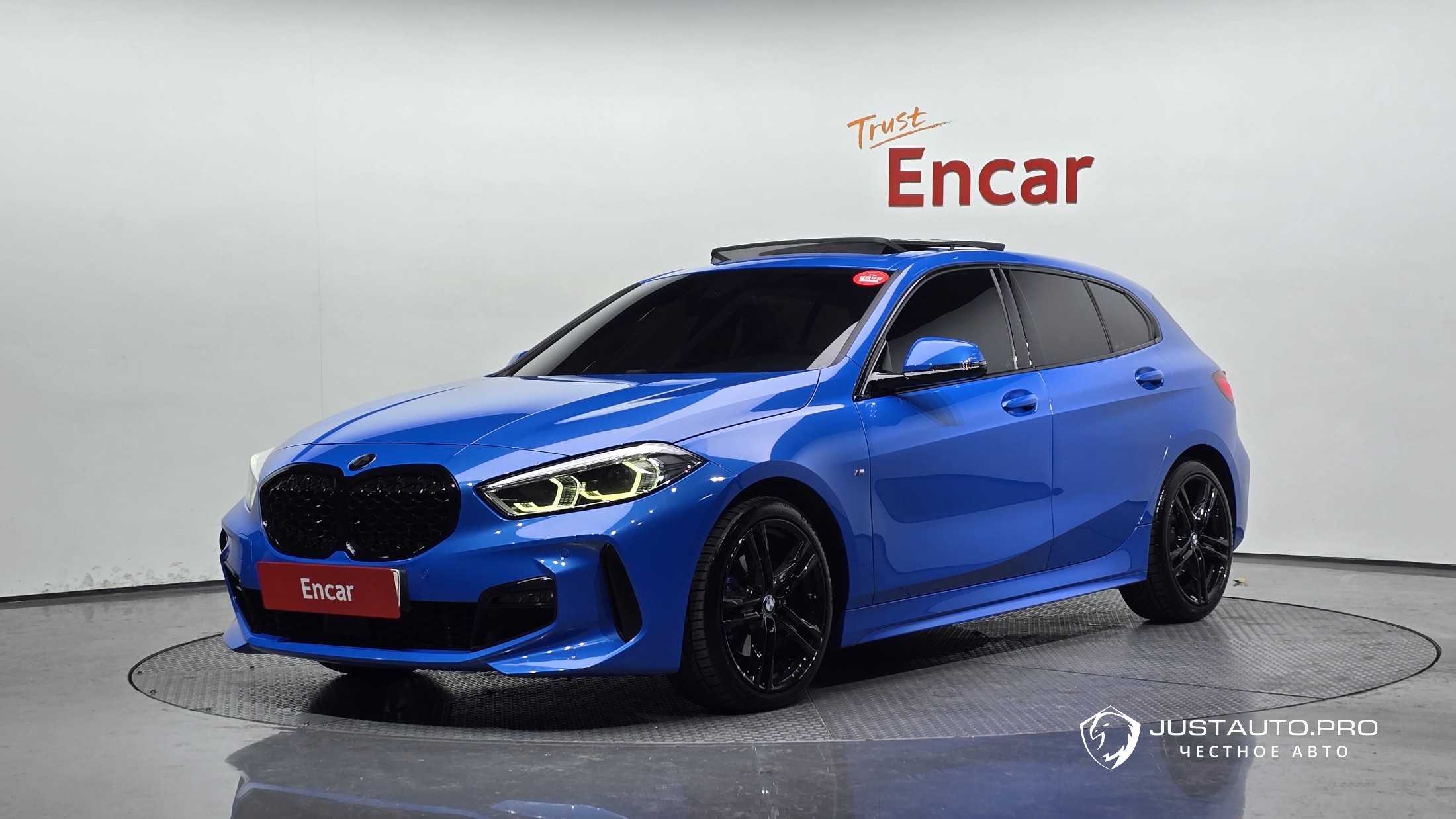 Автомобиль BMW 1-Series