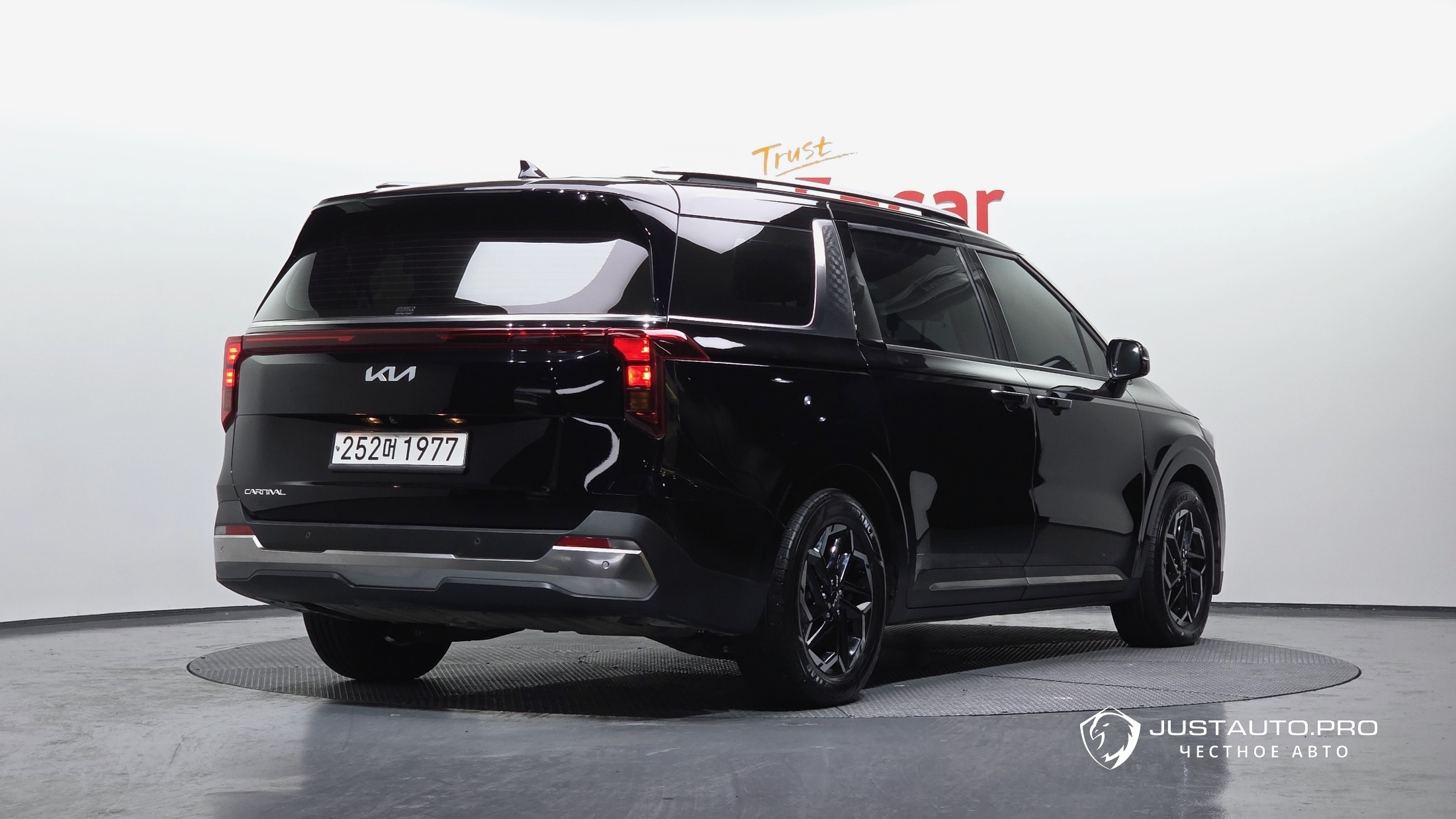 Автомобиль Kia Canival