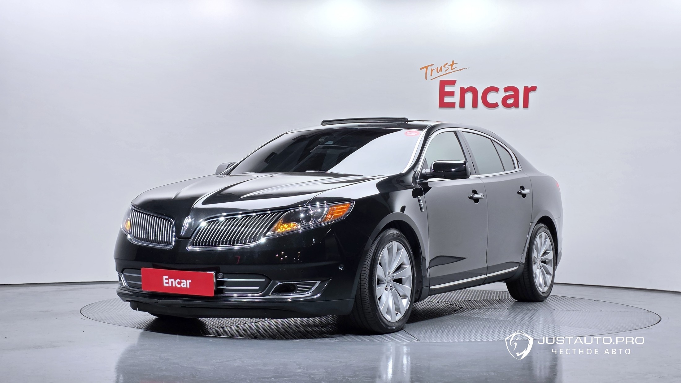 Автомобиль Lincoln MKS