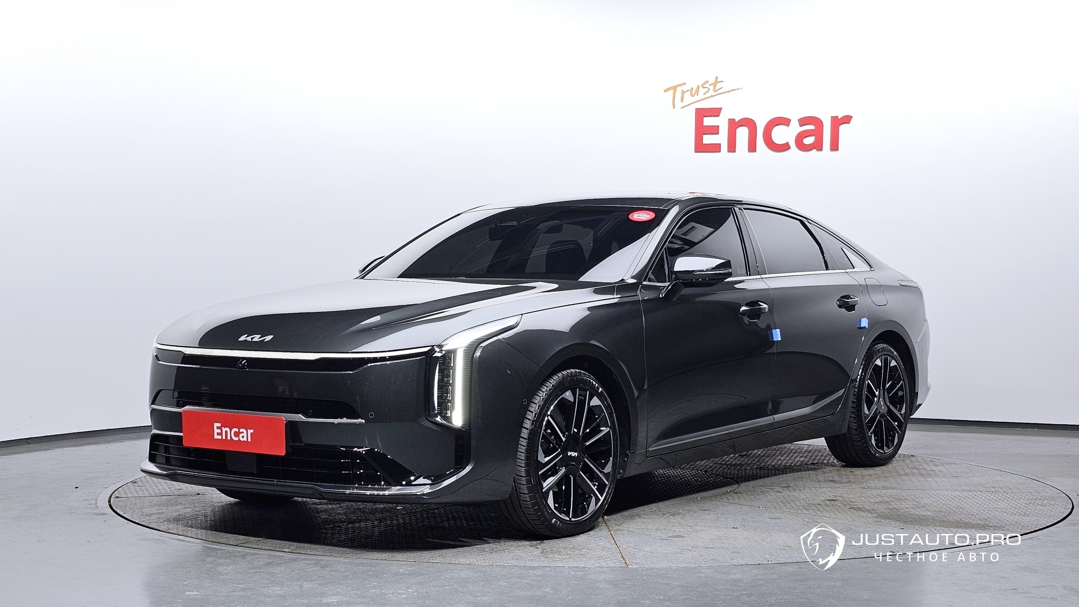 Автомобиль Kia K8