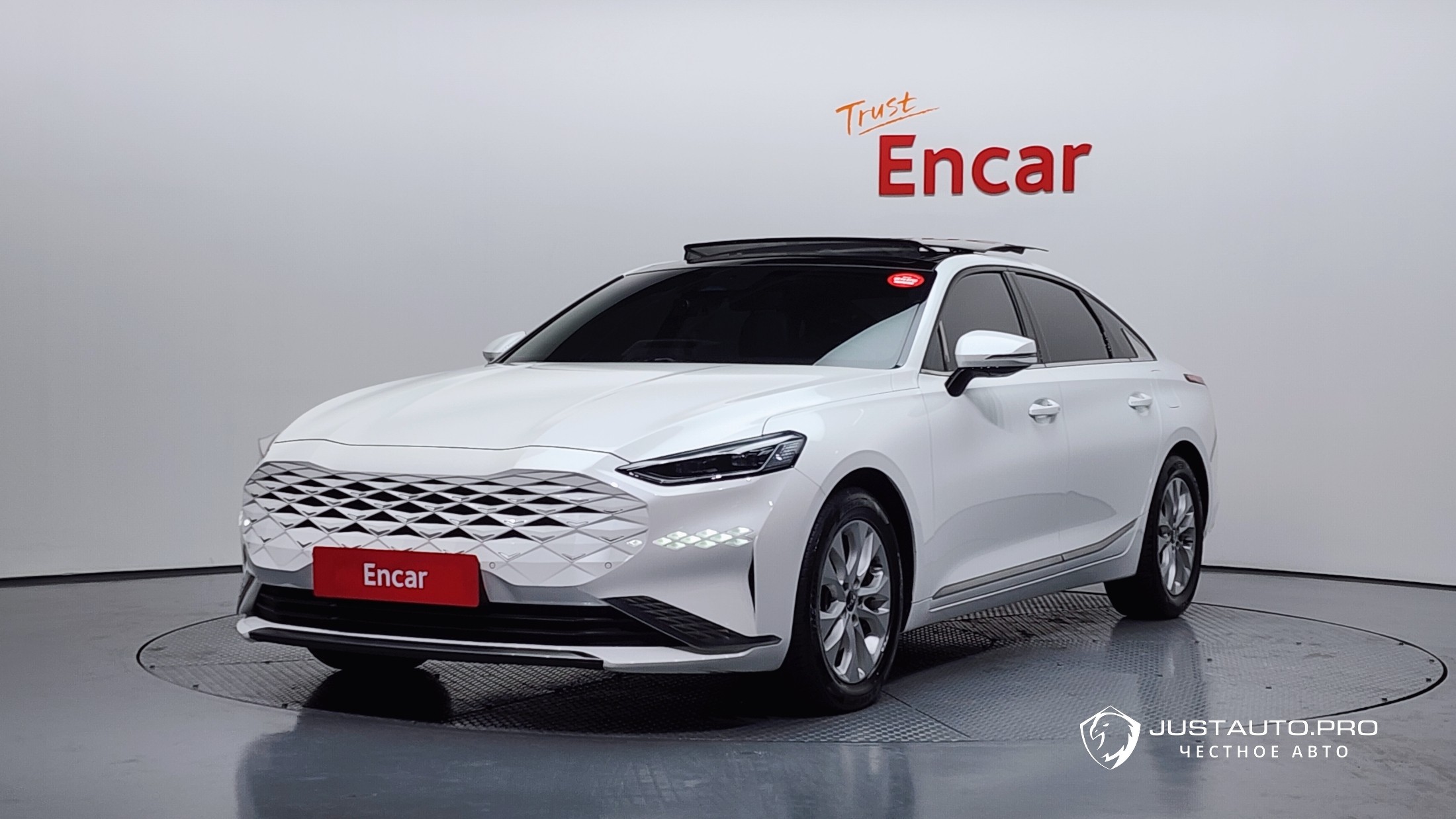 Автомобиль Kia K8