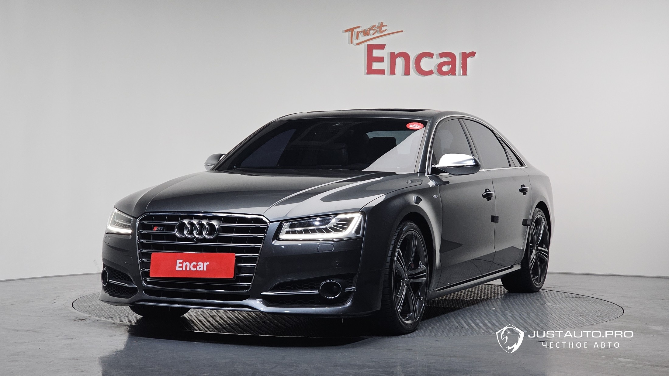 Автомобиль Audi S8