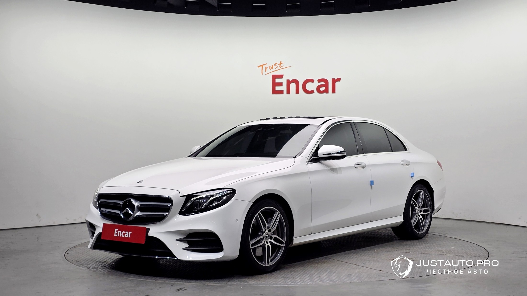 Автомобиль Mercedes-Benz E-Class