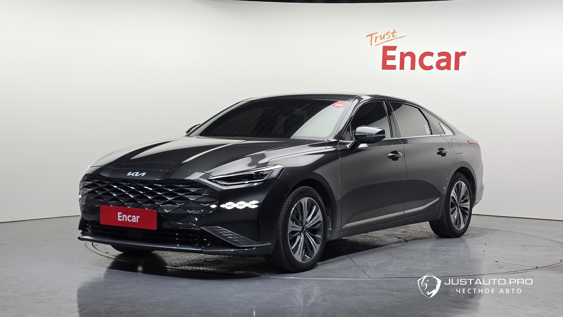 Автомобиль Kia K8