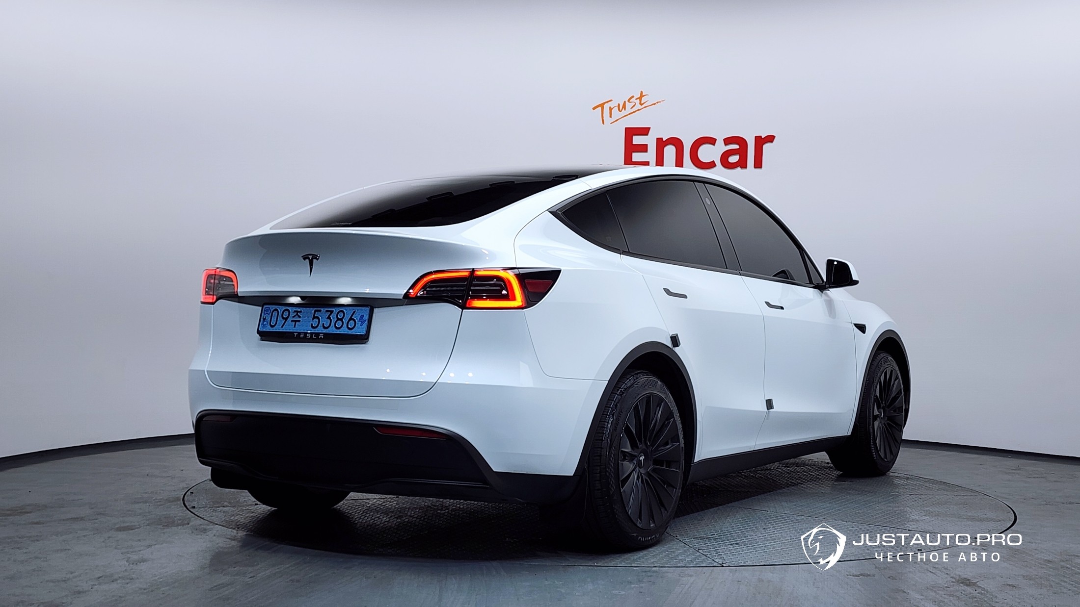 Автомобиль Tesla Model Y