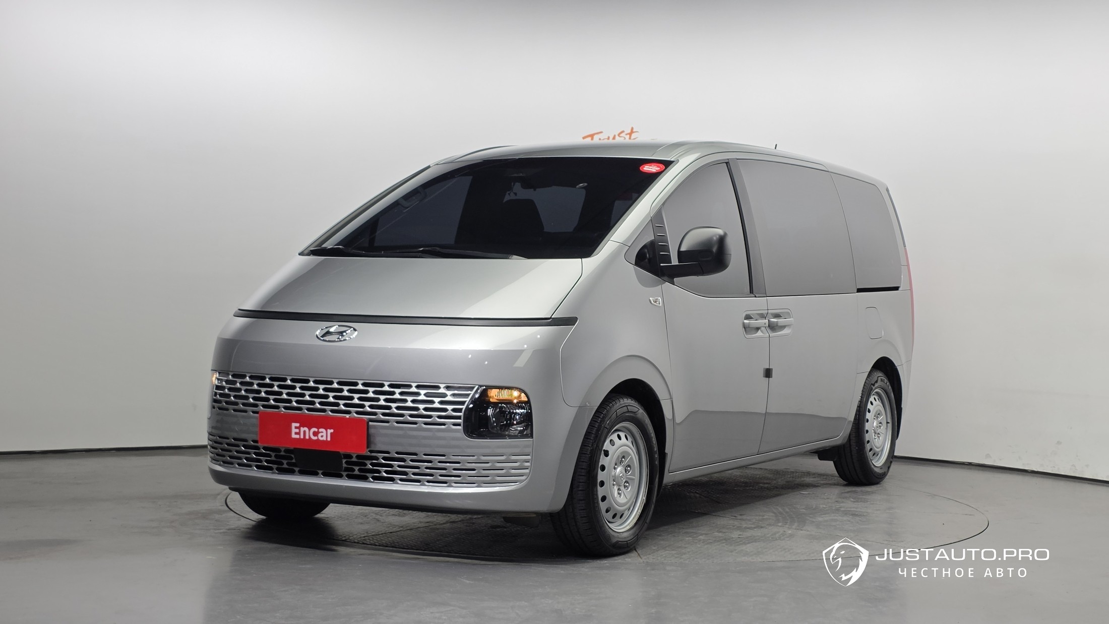 Автомобиль Hyundai Staria