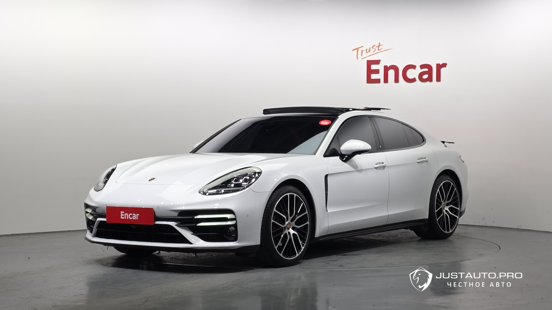 Автомобиль Porsche Panamera