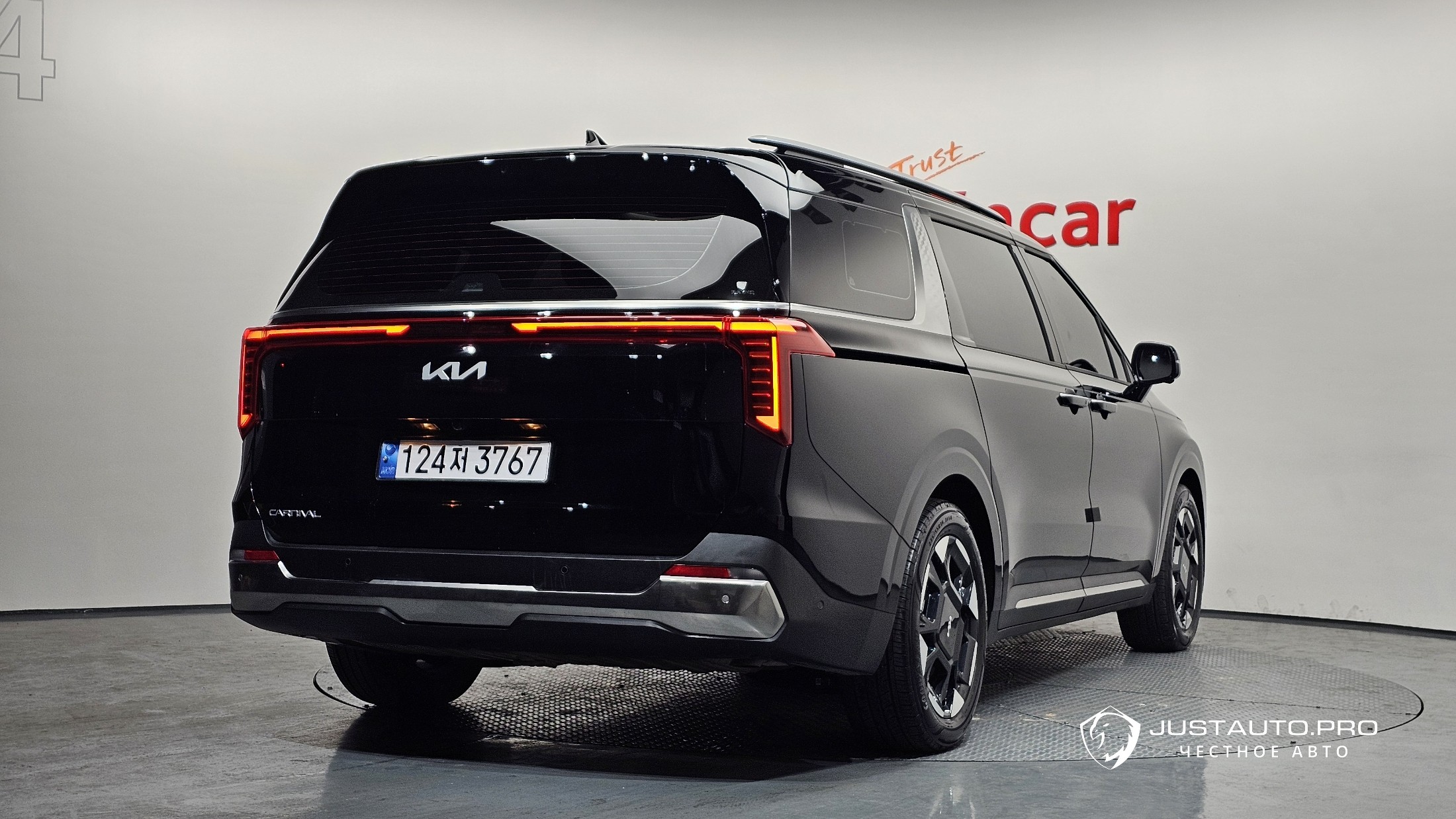 Автомобиль Kia Canival