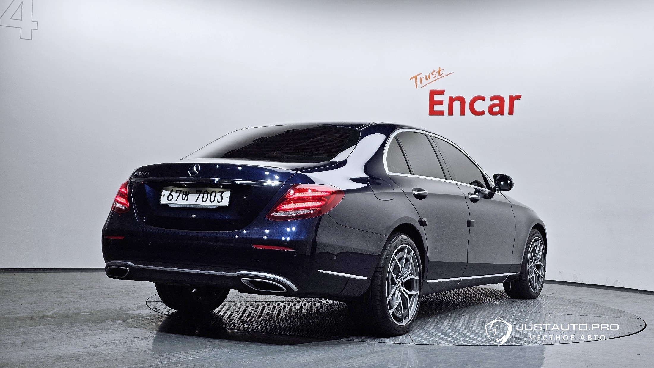Автомобиль Mercedes-Benz E-Class