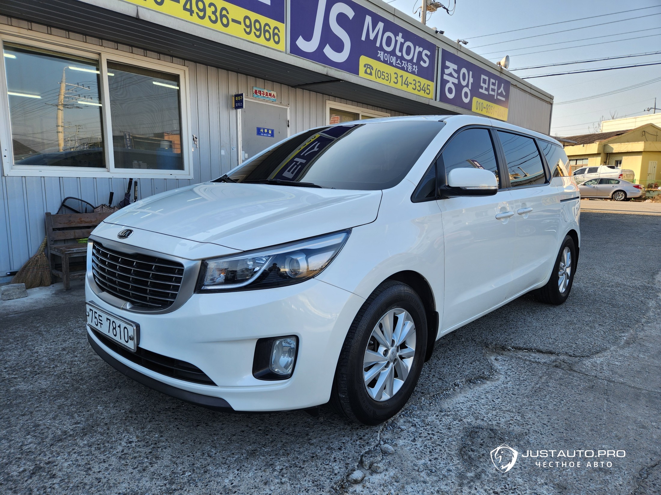 Автомобиль Kia Canival