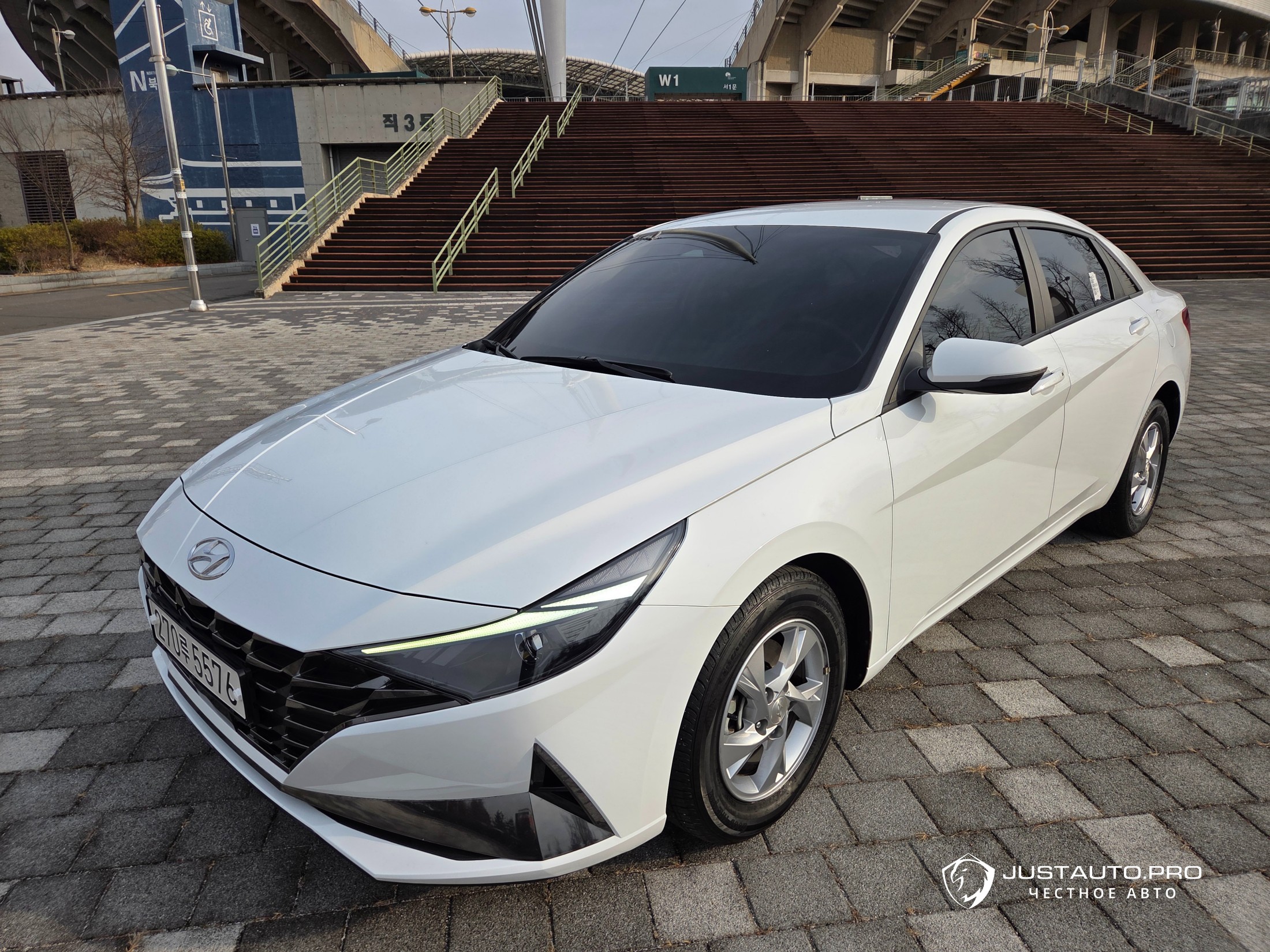 Автомобиль Hyundai AVANTE