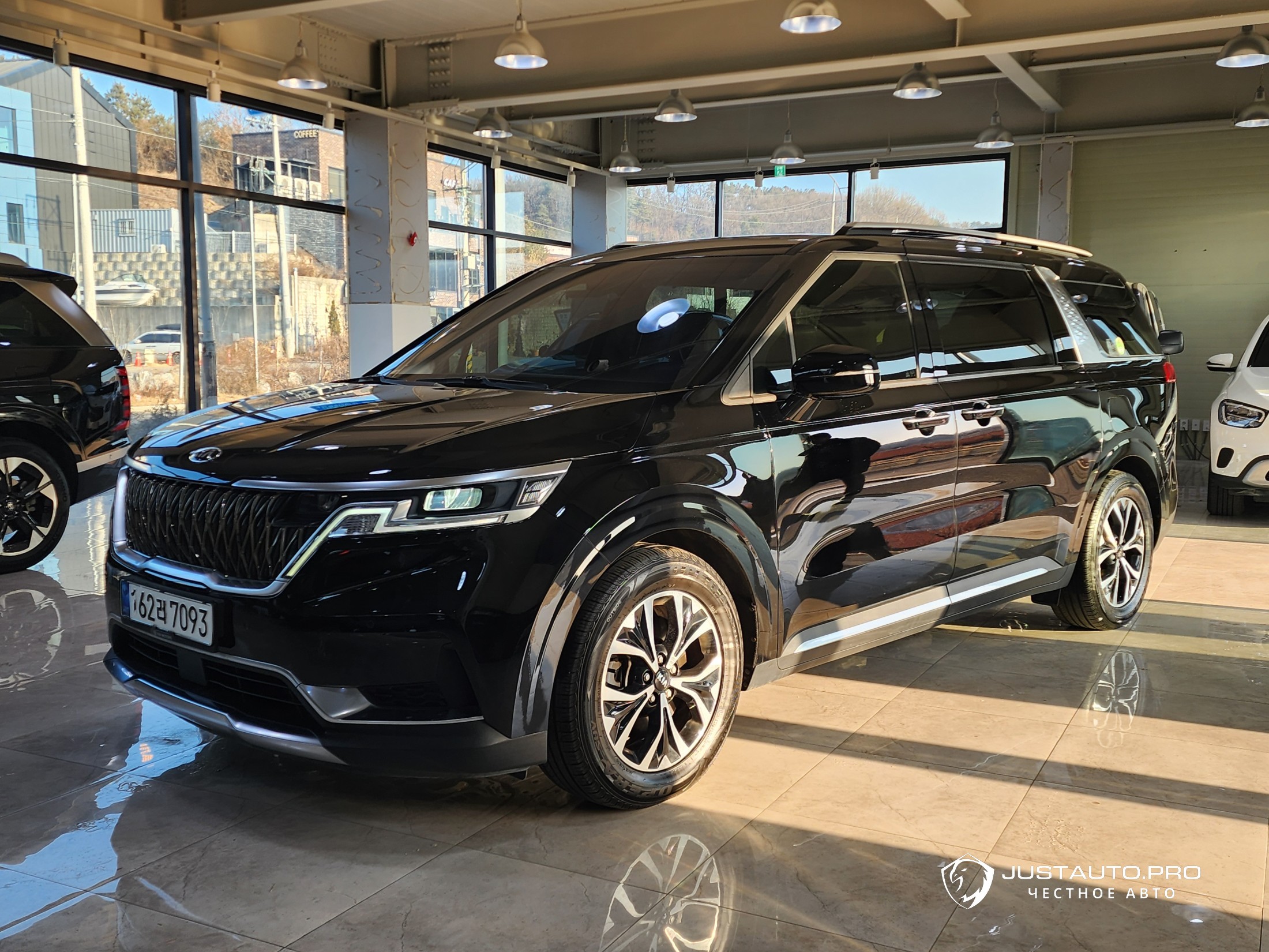 Автомобиль Kia Canival