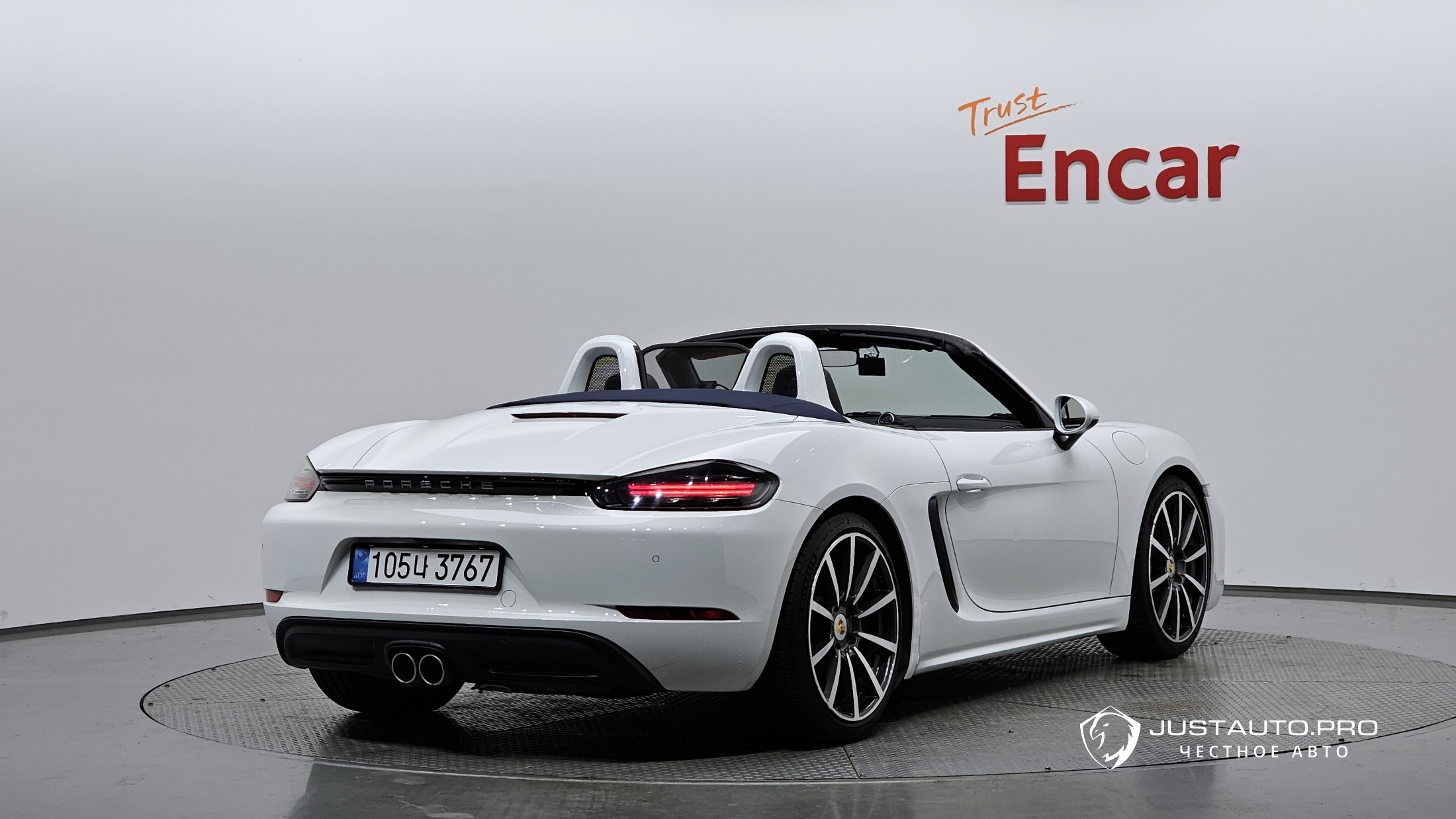 Автомобиль Porsche 718