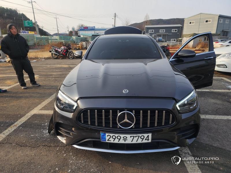 Автомобиль Mercedes-Benz E-Class