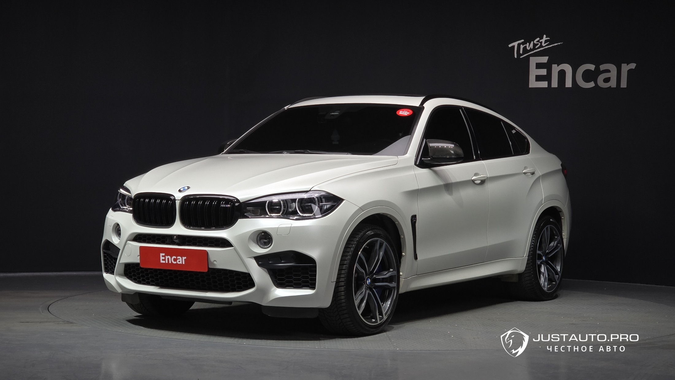 Автомобиль BMW X6M
