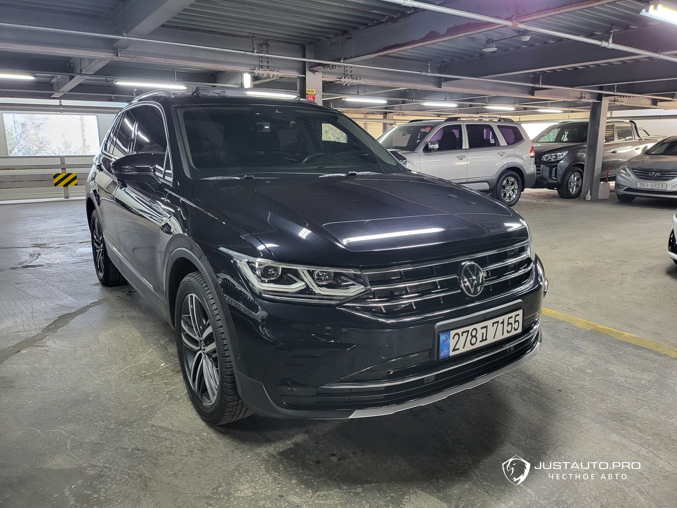 Автомобиль Volkswagen Tiguan