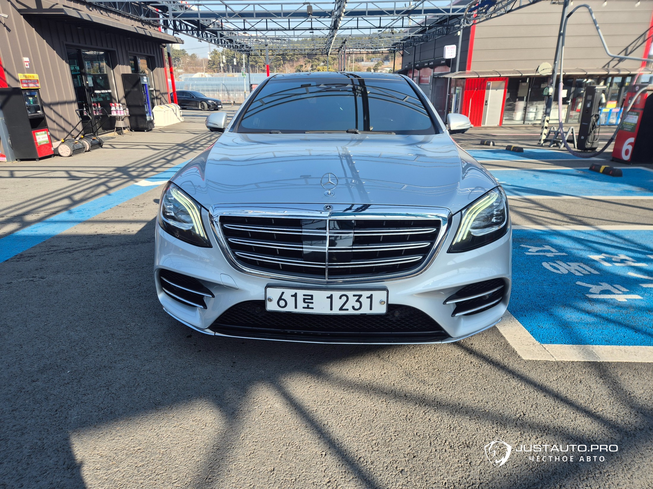 Автомобиль Mercedes-Benz S-Class