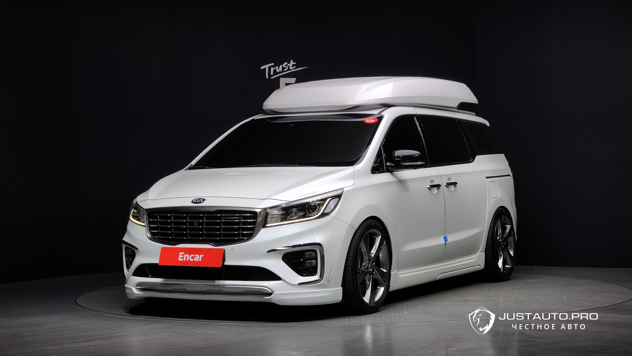 Автомобиль Kia Canival