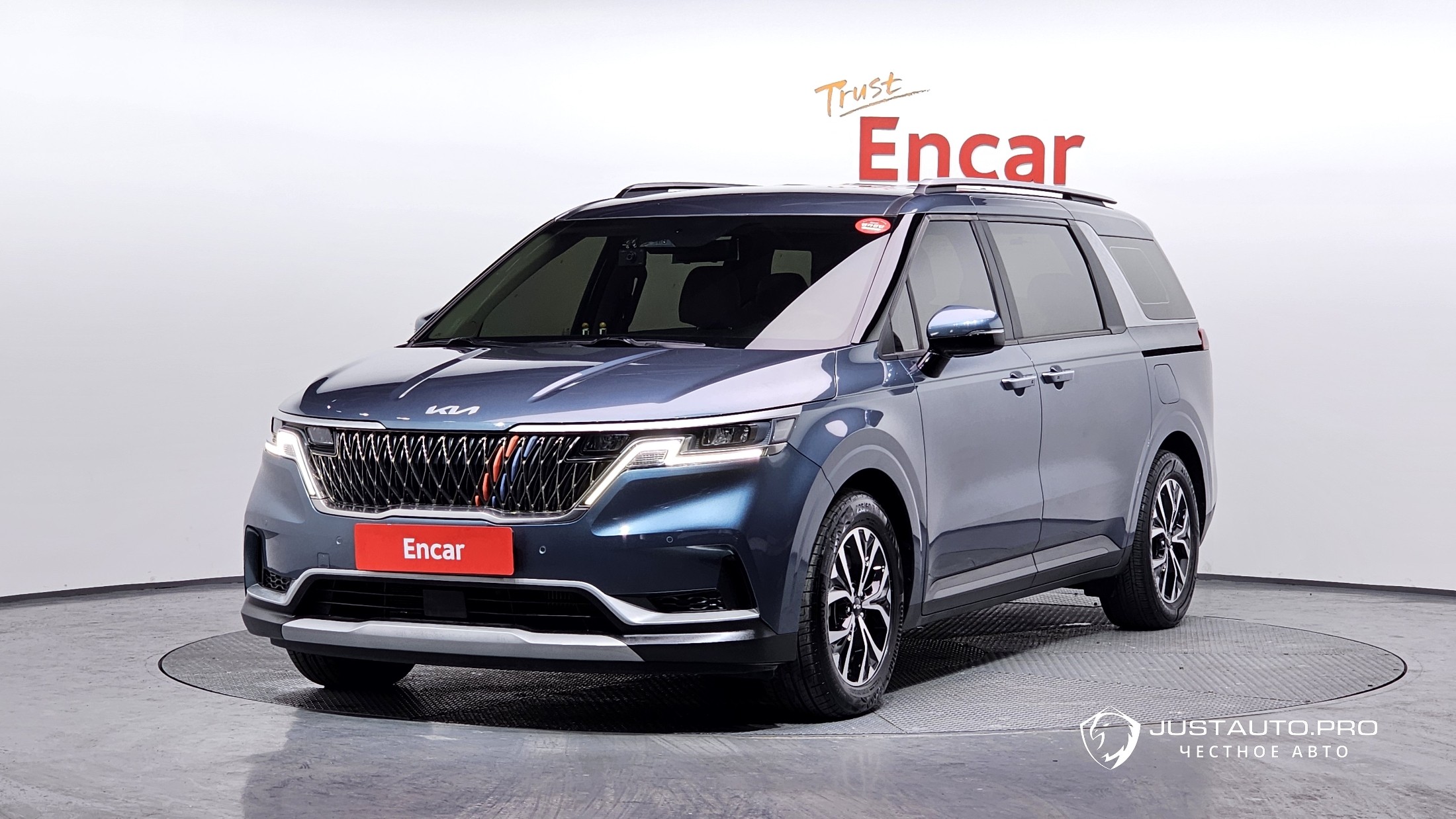 Автомобиль Kia Canival