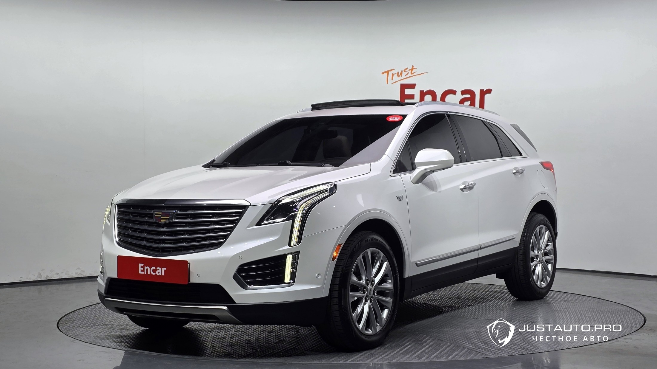 Автомобиль Cadillac XT5