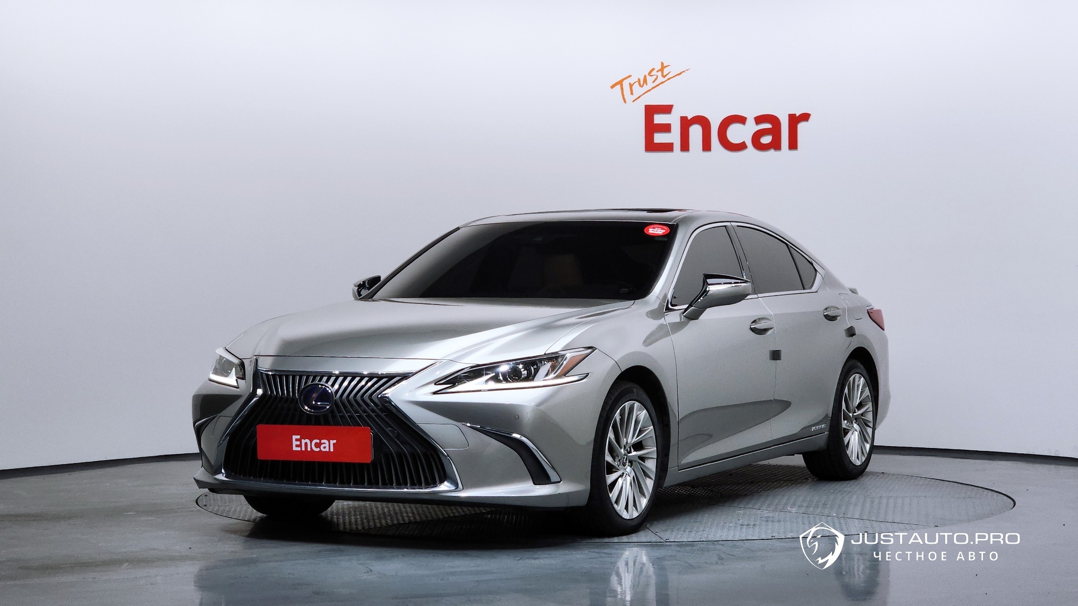 Автомобиль Lexus ES