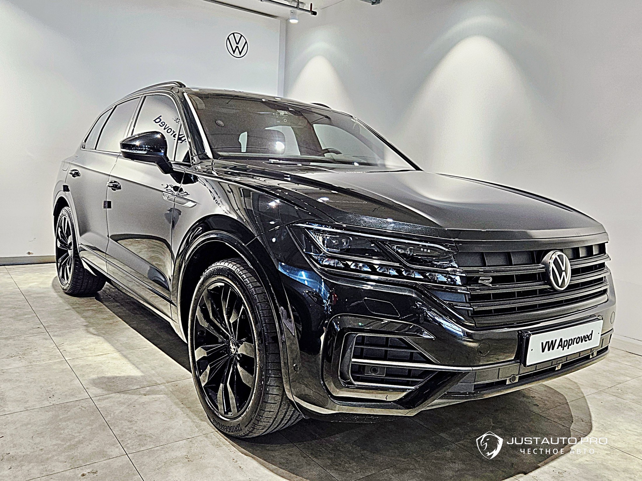 Автомобиль Volkswagen Touareg