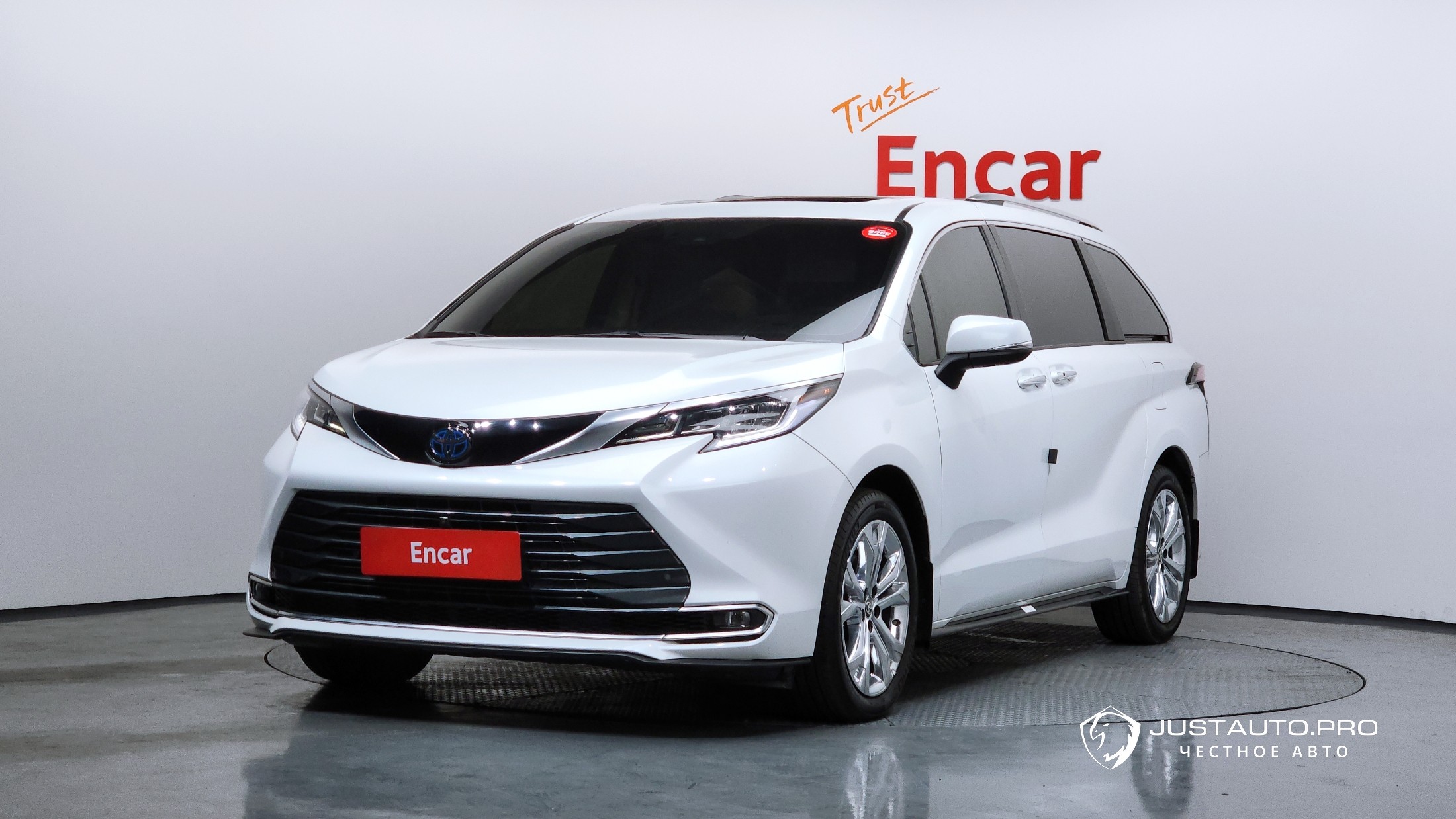 Автомобиль Toyota Sienna