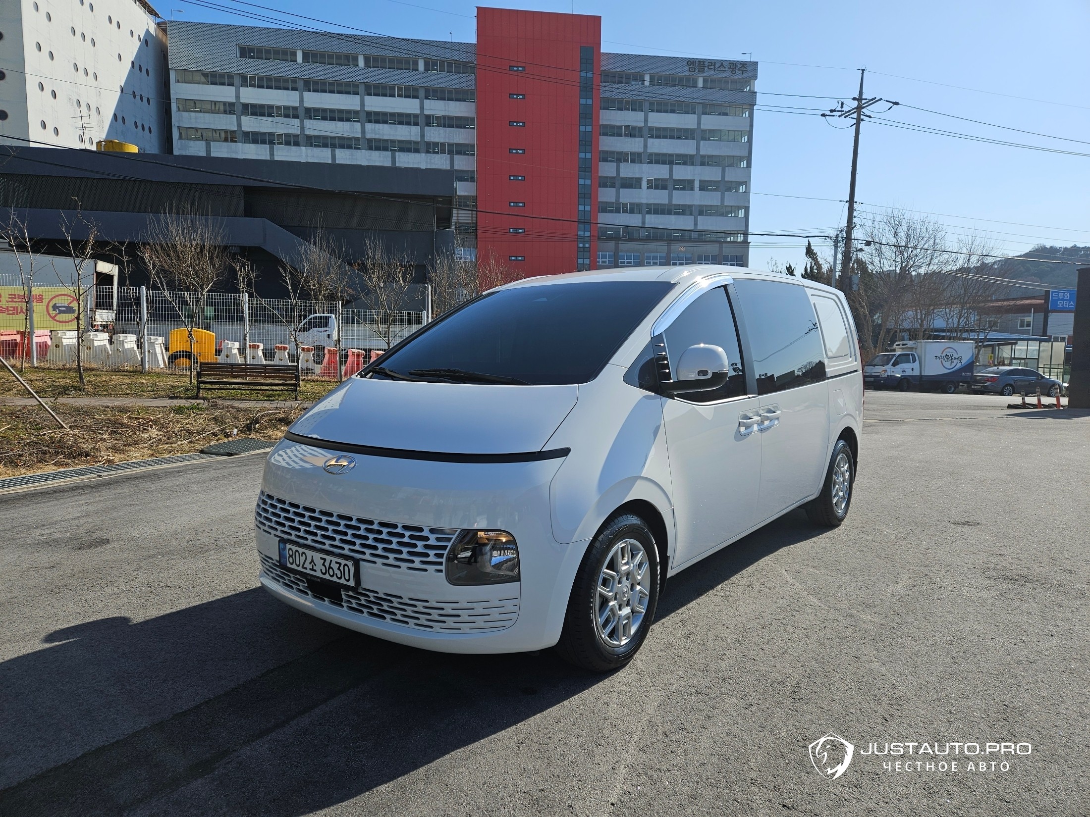 Автомобиль Hyundai Staria