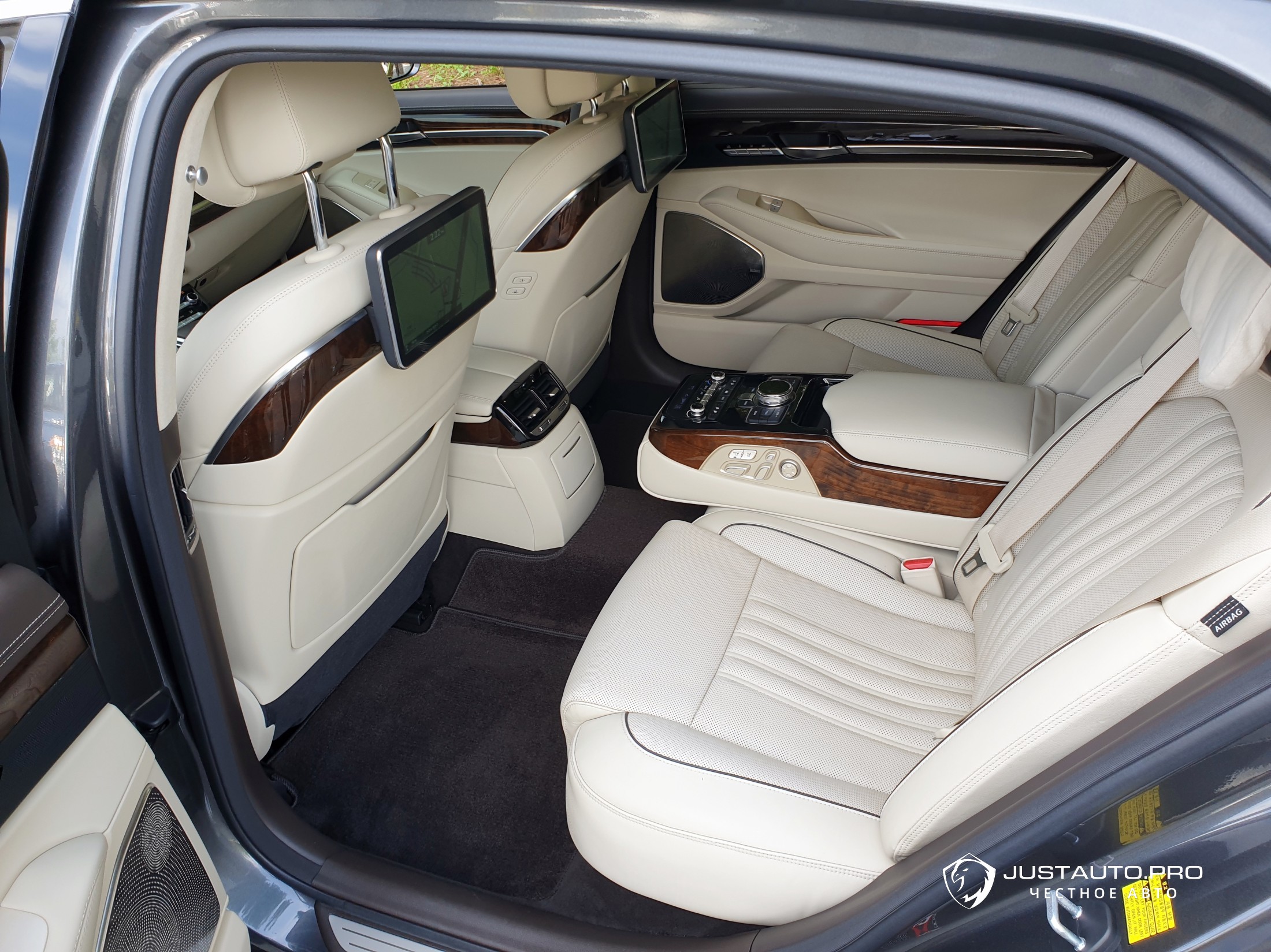 Автомобиль Genesis EQ900