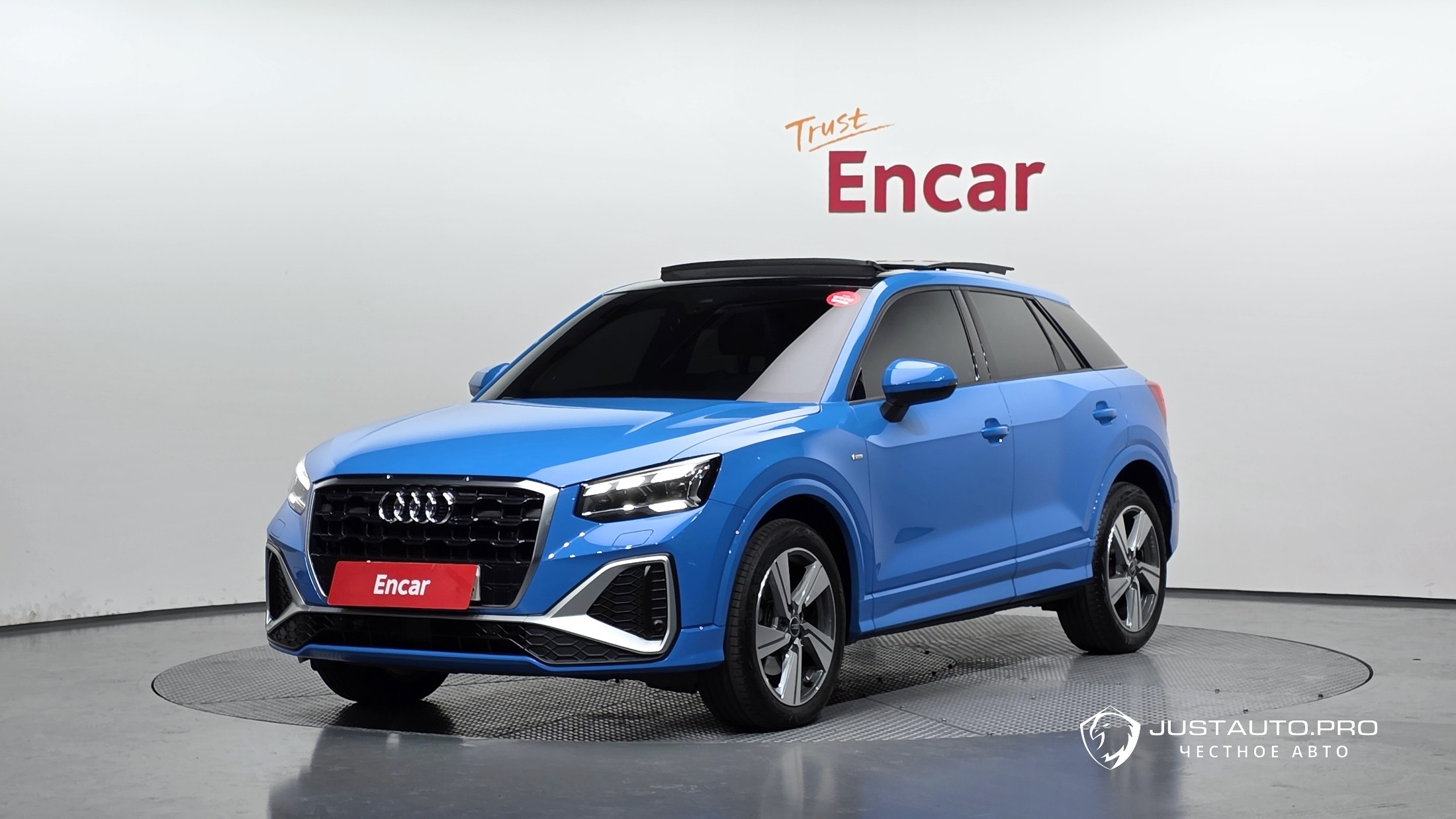 Автомобиль Audi Q2