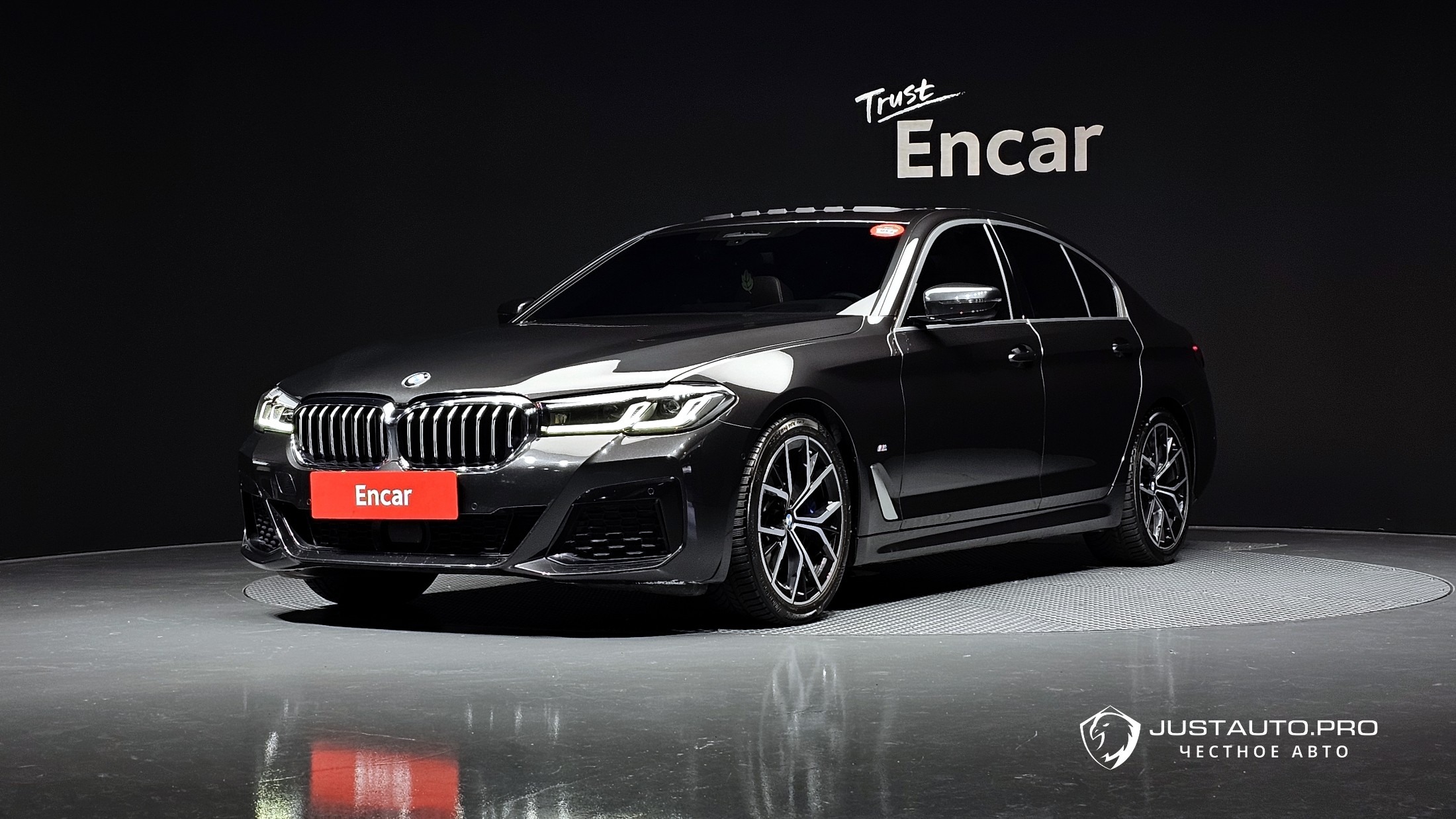 Автомобиль BMW 5-Series