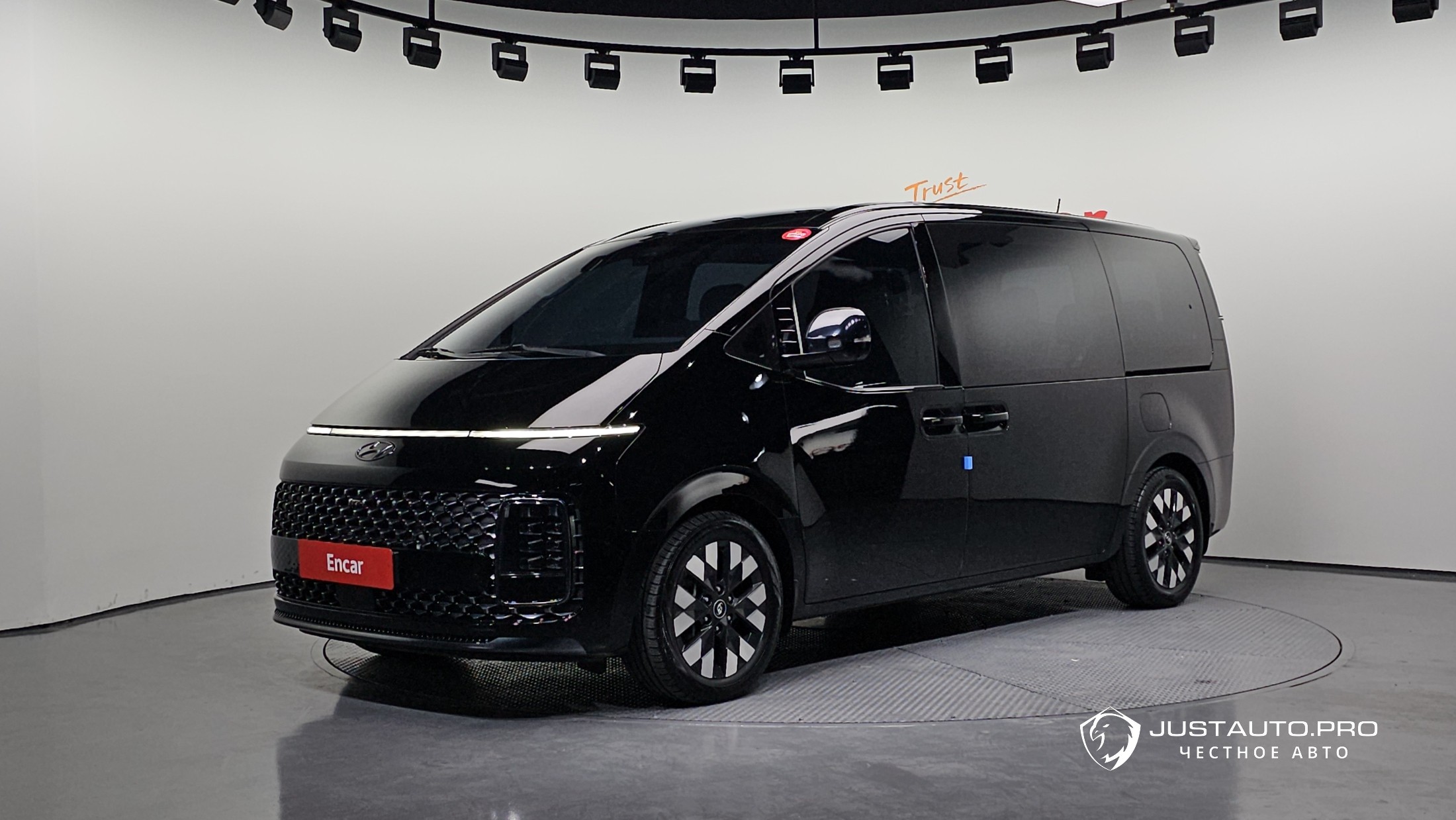 Автомобиль Hyundai Staria