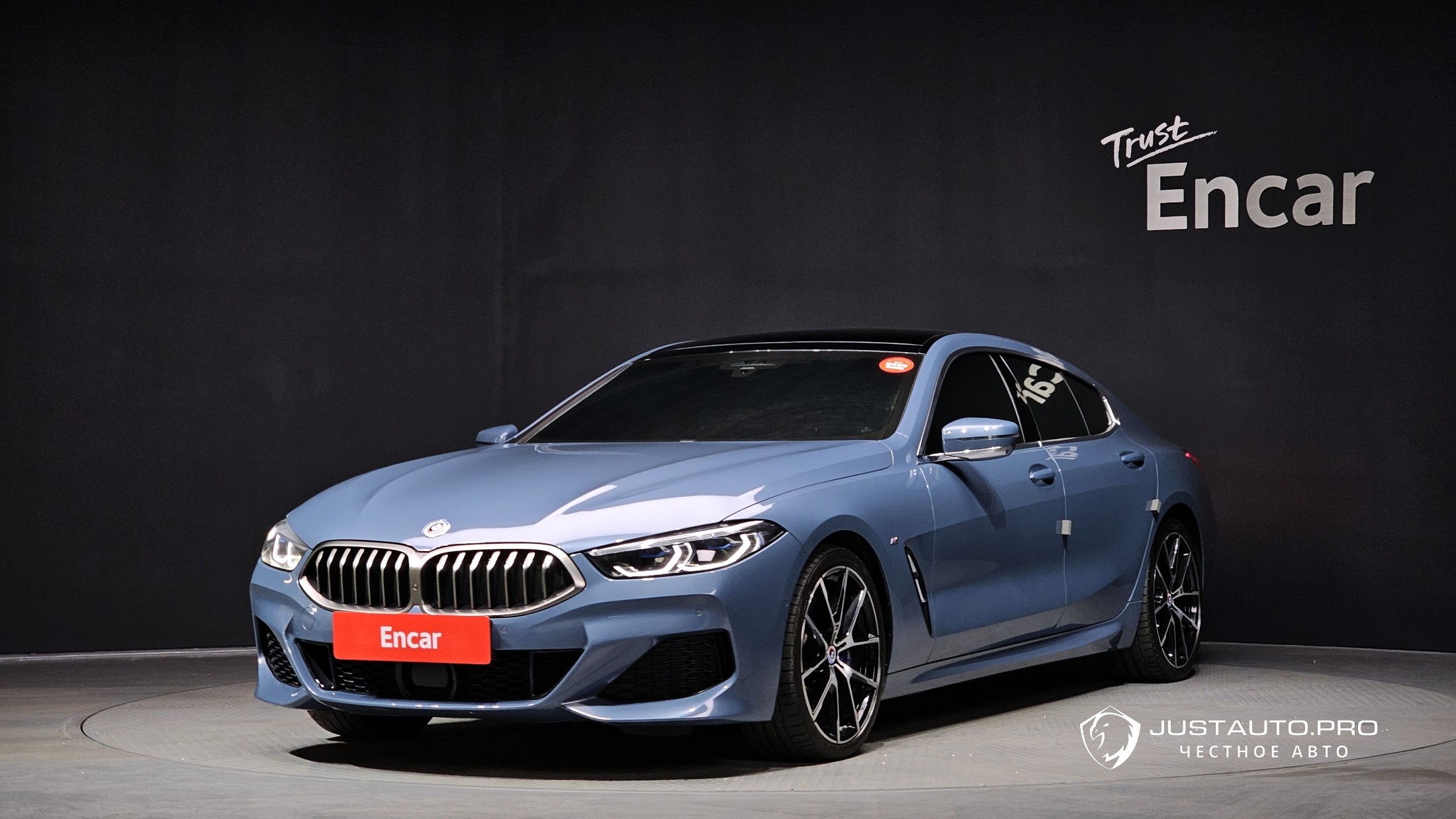 Автомобиль BMW 8-Series