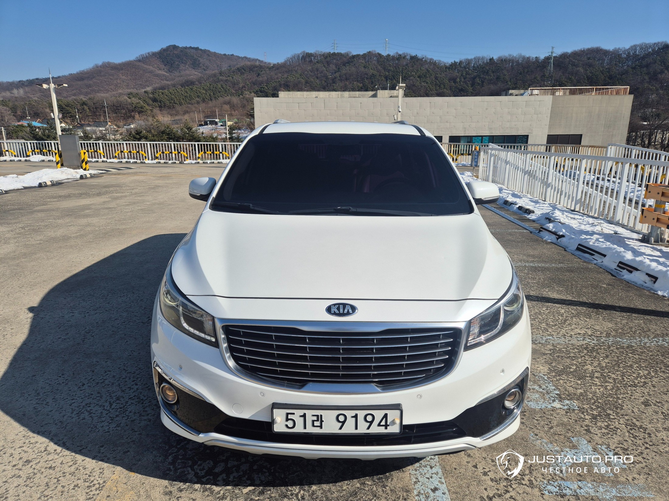 Автомобиль Kia Canival