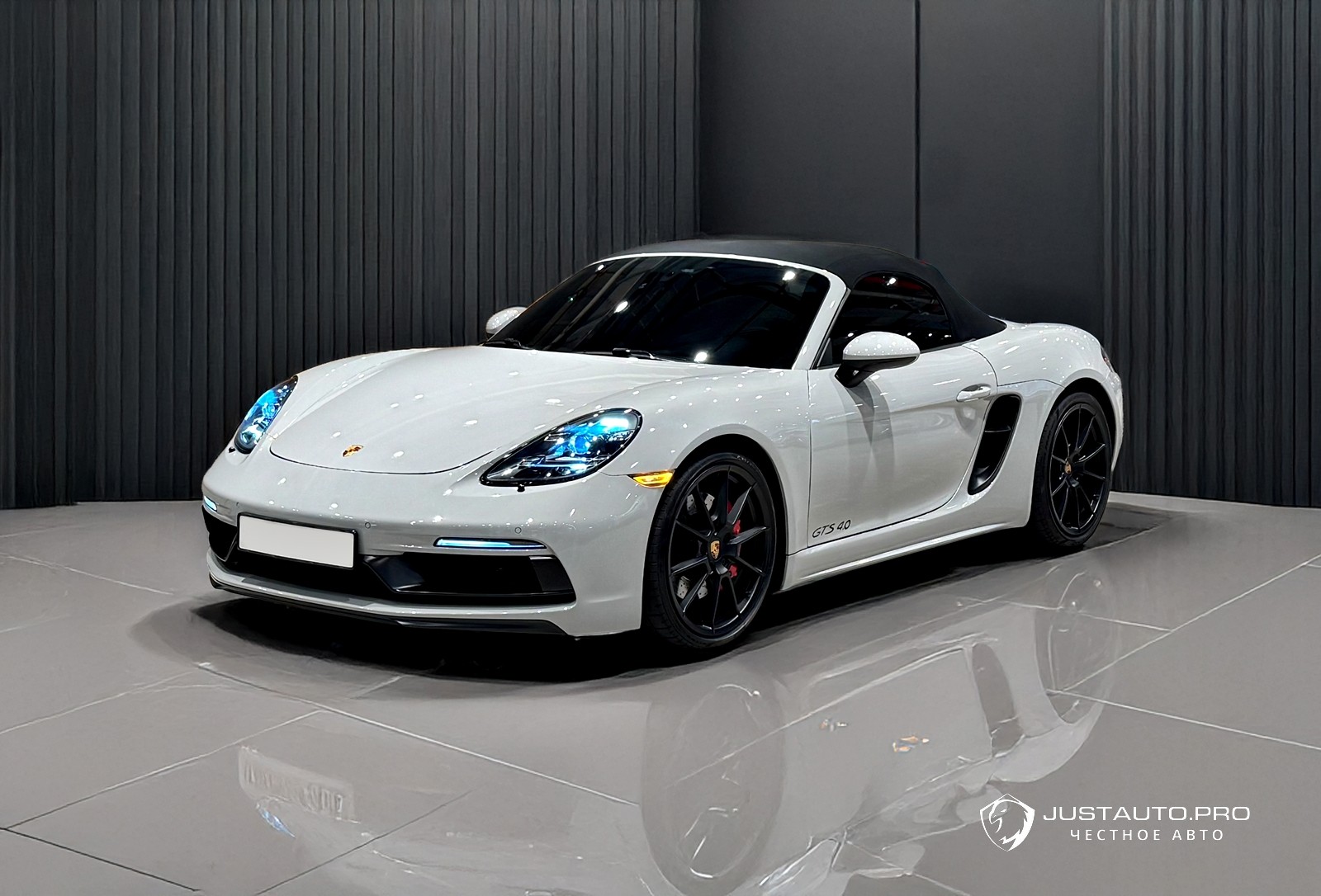 Автомобиль Porsche 718